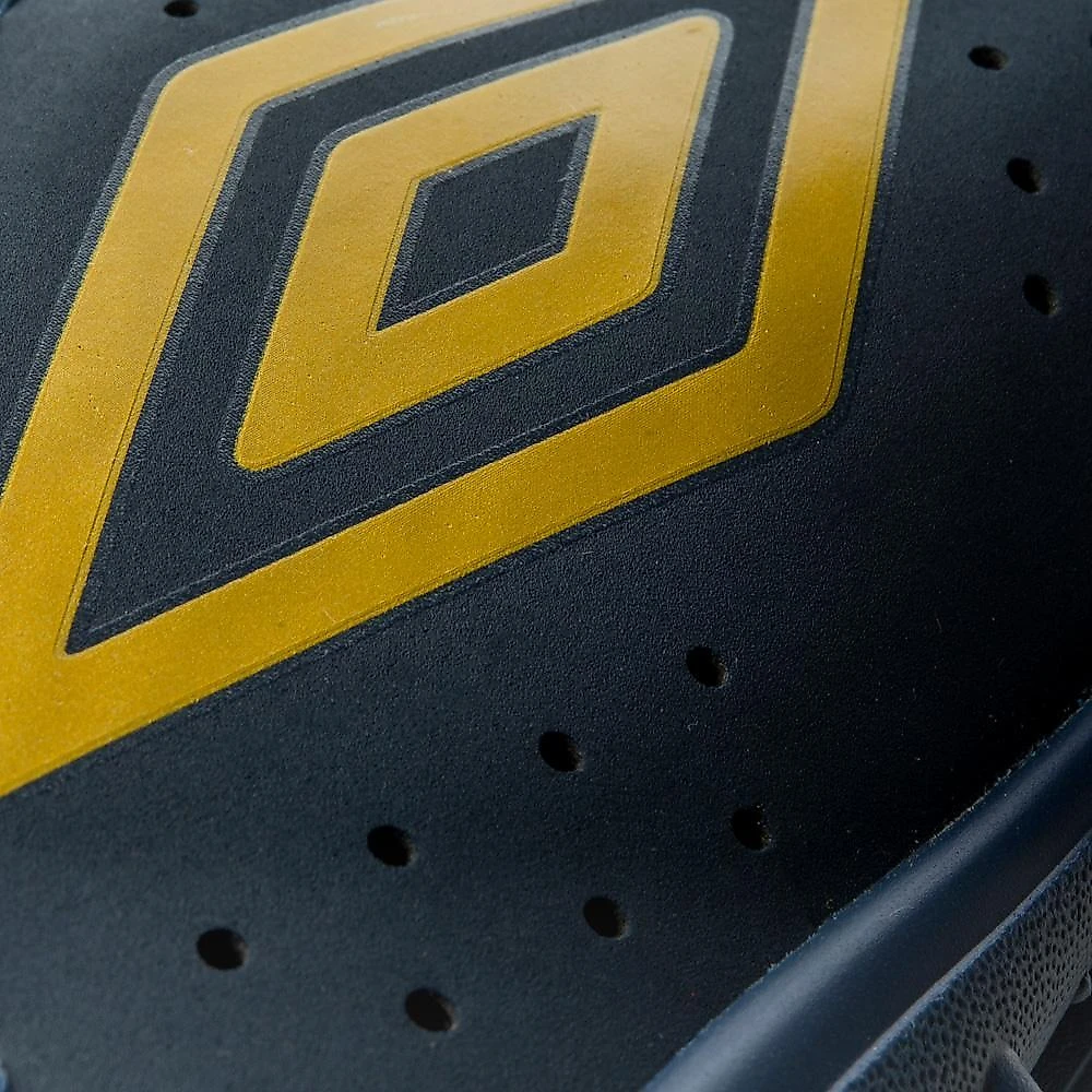 Chuteira society umbro neo striker 40