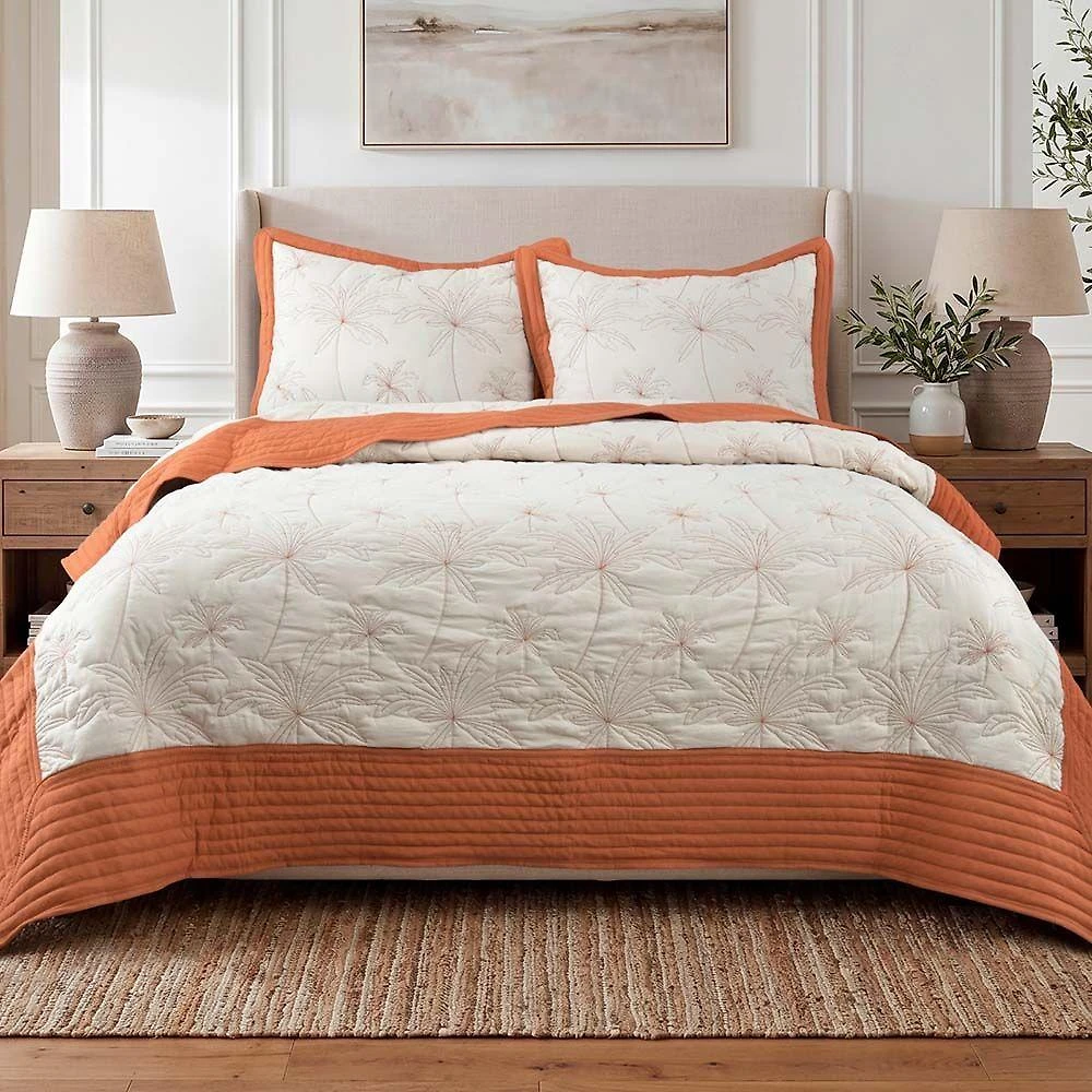 Kit Cobre Leito Maya Casal 3 Peças Percal 300 Fios Matelassê com Barrado Terracota Clara Luz Decora