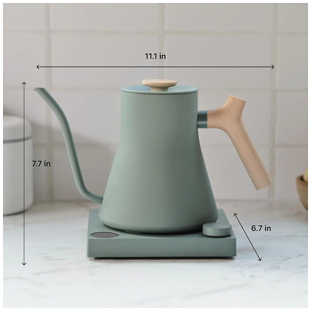 Chaleira Elétrica Fellow Stagg EKG Pro Verde Fumaça com Alça de Madeira Maple Controle de Temperatura Preciso 0,9 L 110V 1200W