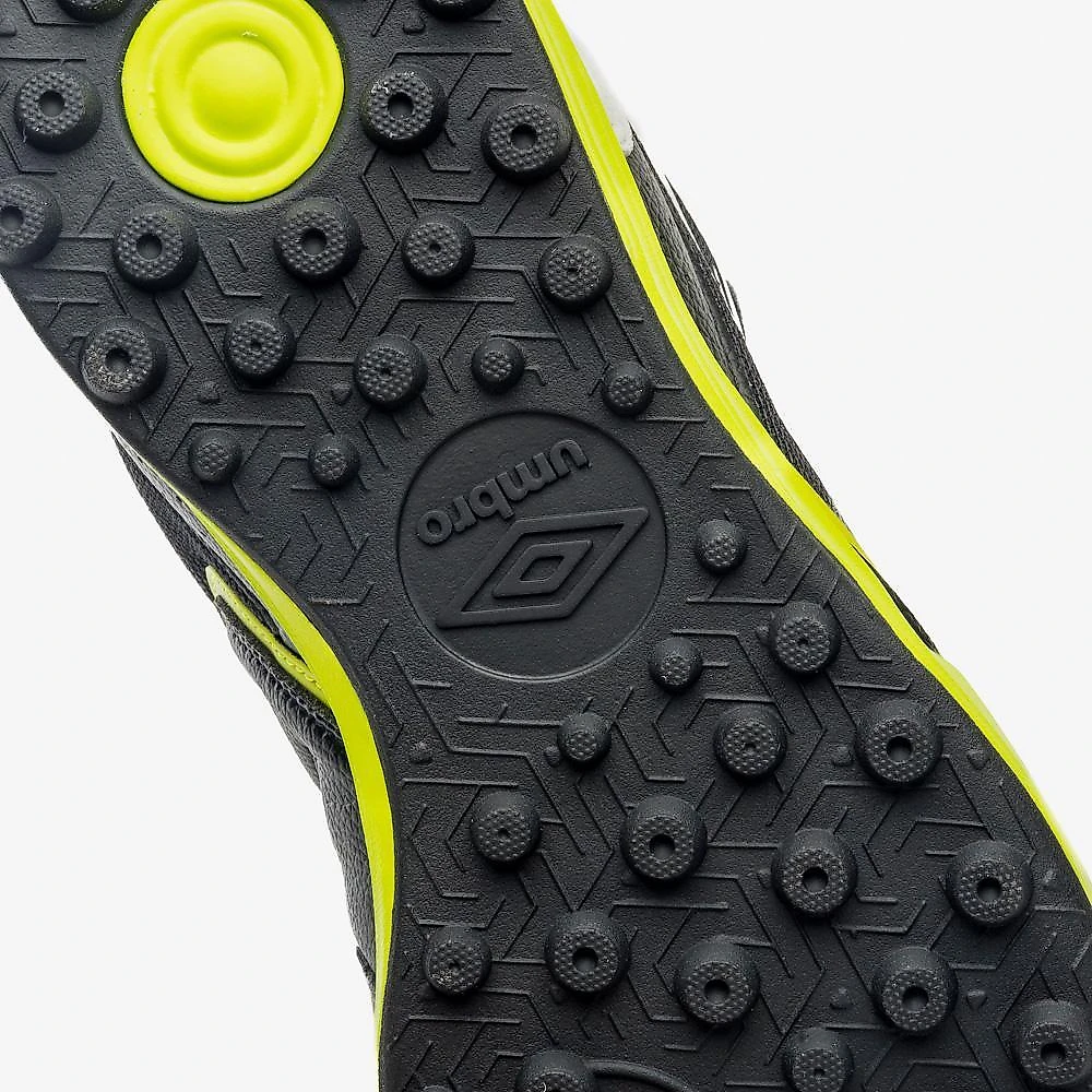Chuteira society umbro pro challenge uptake 34