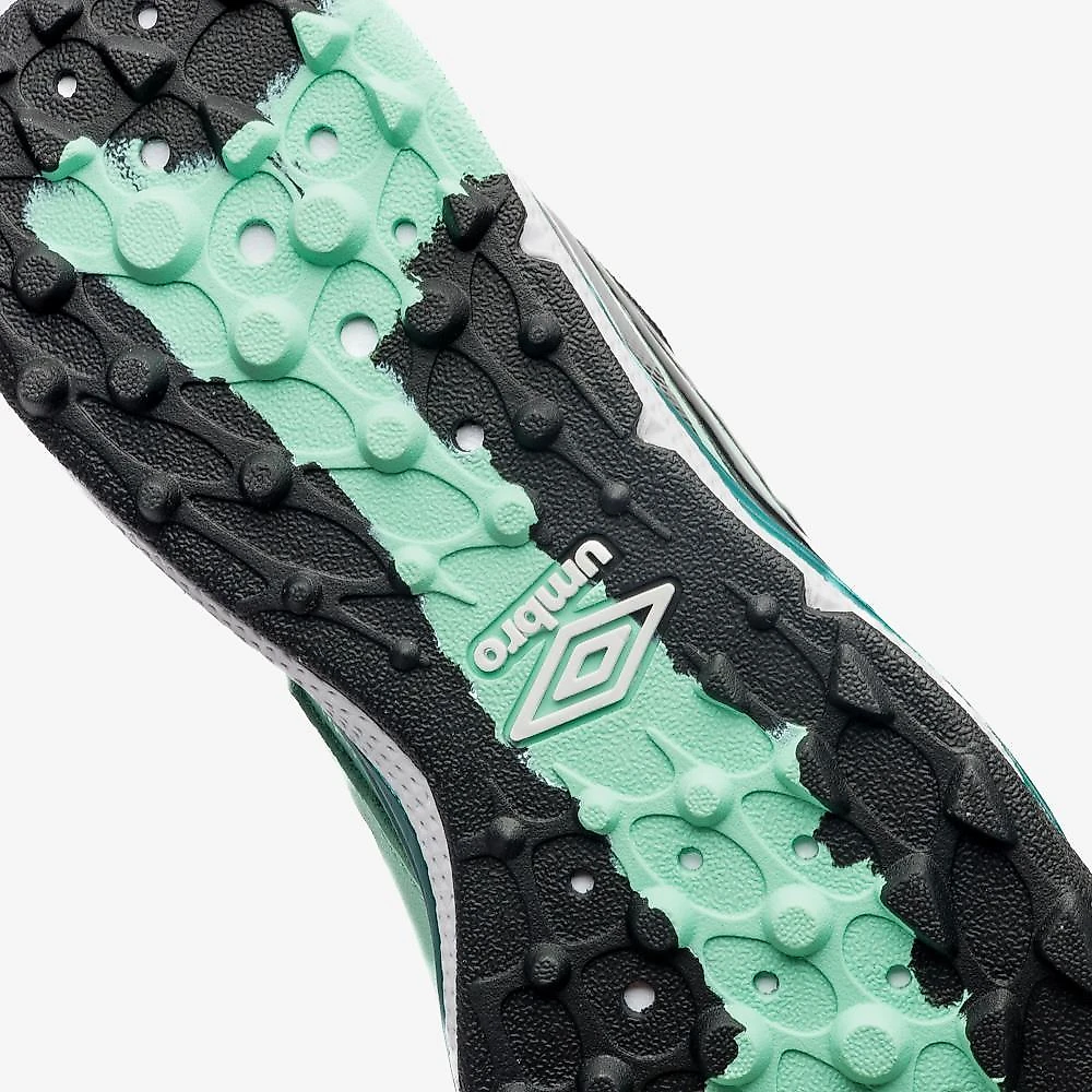 Chuteira society umbro adamant master class pro bump 34