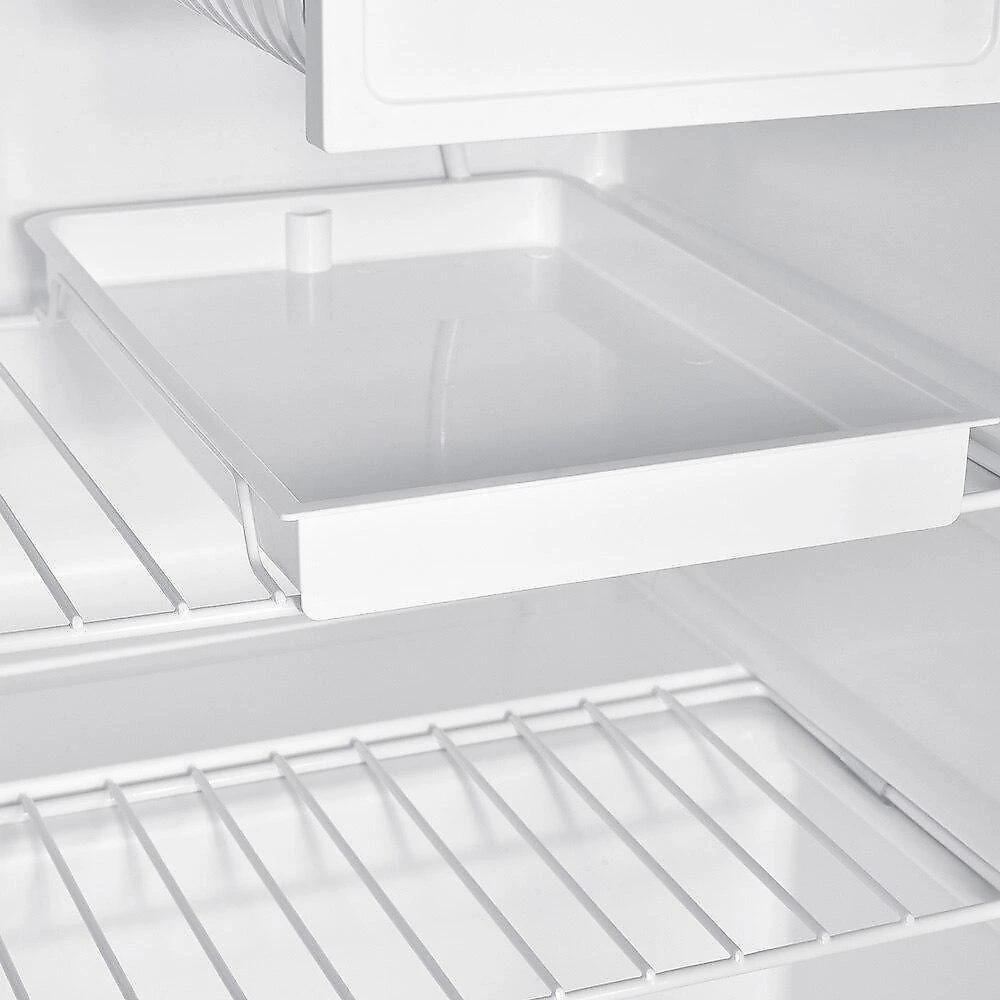 Frigobar EOS 71 Litros Ice Compact Branco EFB83 220V