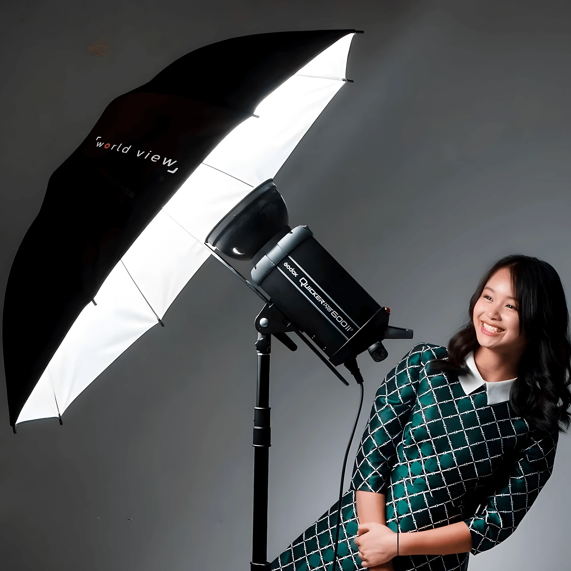 Sombrinha Refletora Preto/Branco 85cm Guarda-Chuva Fotográfico para Estúdio