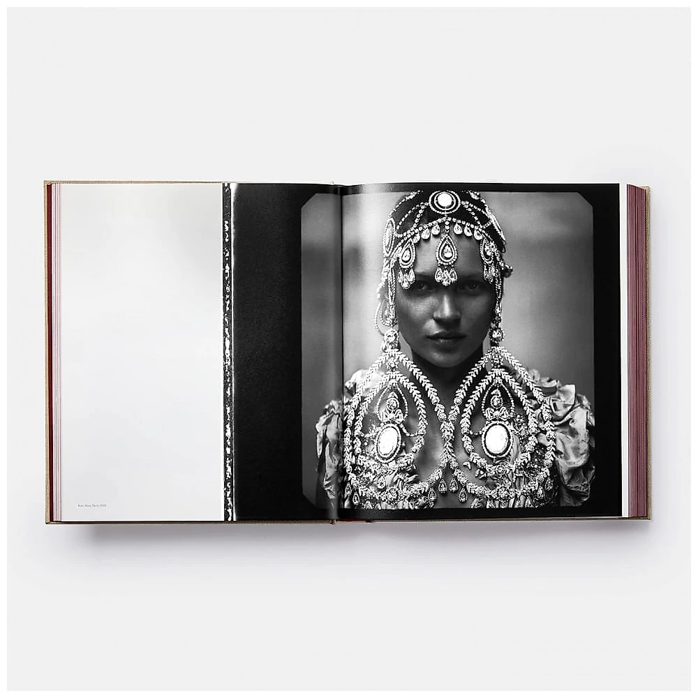 Annie Leibovitz País das Maravilhas, Capa Dura em Inglês, 448 Paginas, Creme