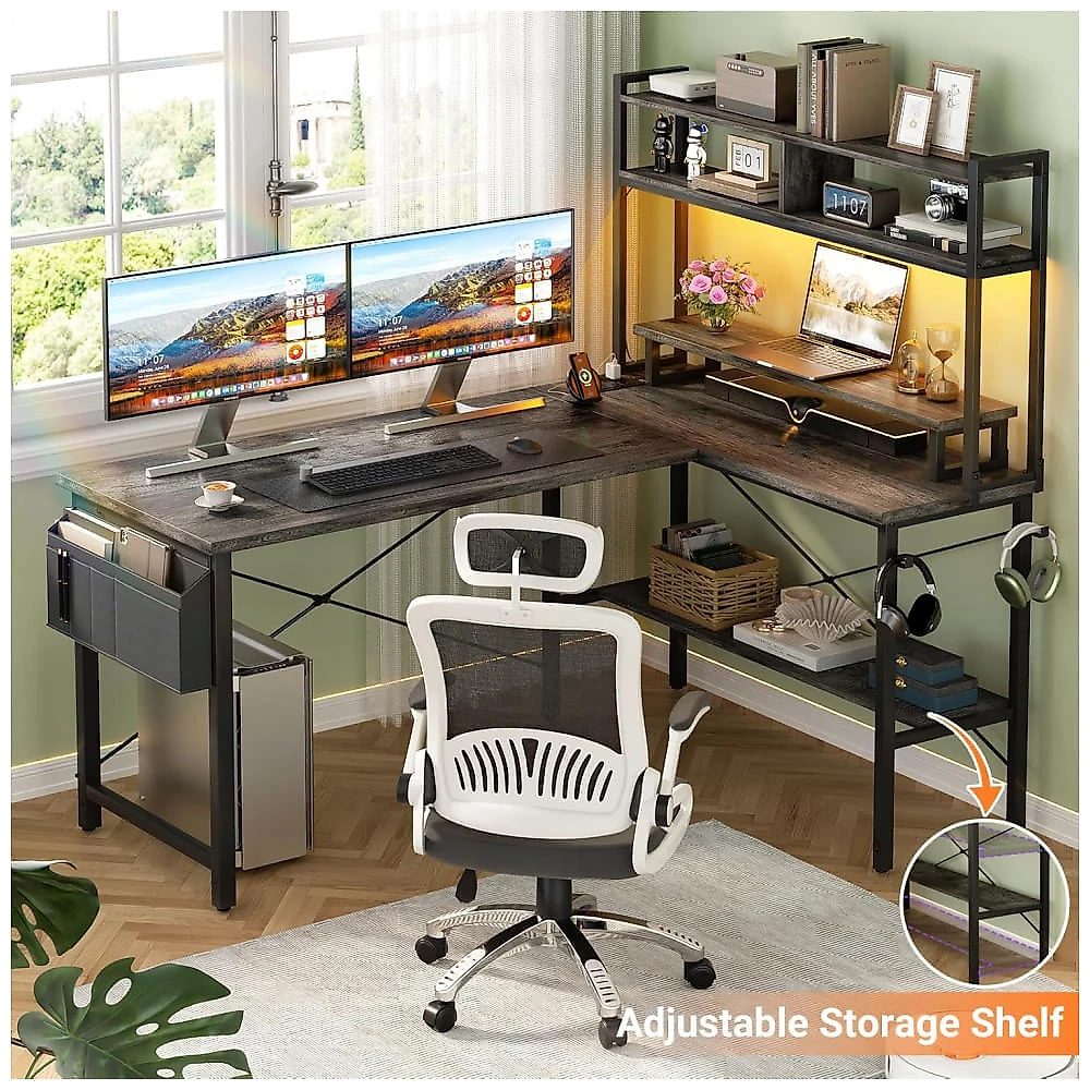 Mesa Gamer em L Aheaplus Carvalho Cinza com Tomadas Elétricas, Luzes LED, Suporte para Monitor e Prateleiras, 49 polegadas (124 cm)