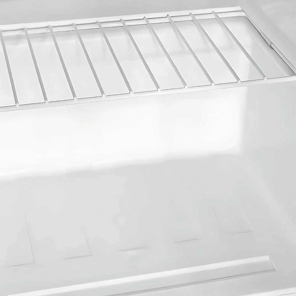 Frigobar Mini Refrigerador Geladeira Doméstico Preto Ice Compact 71L EFB83P Eos B206960 220V