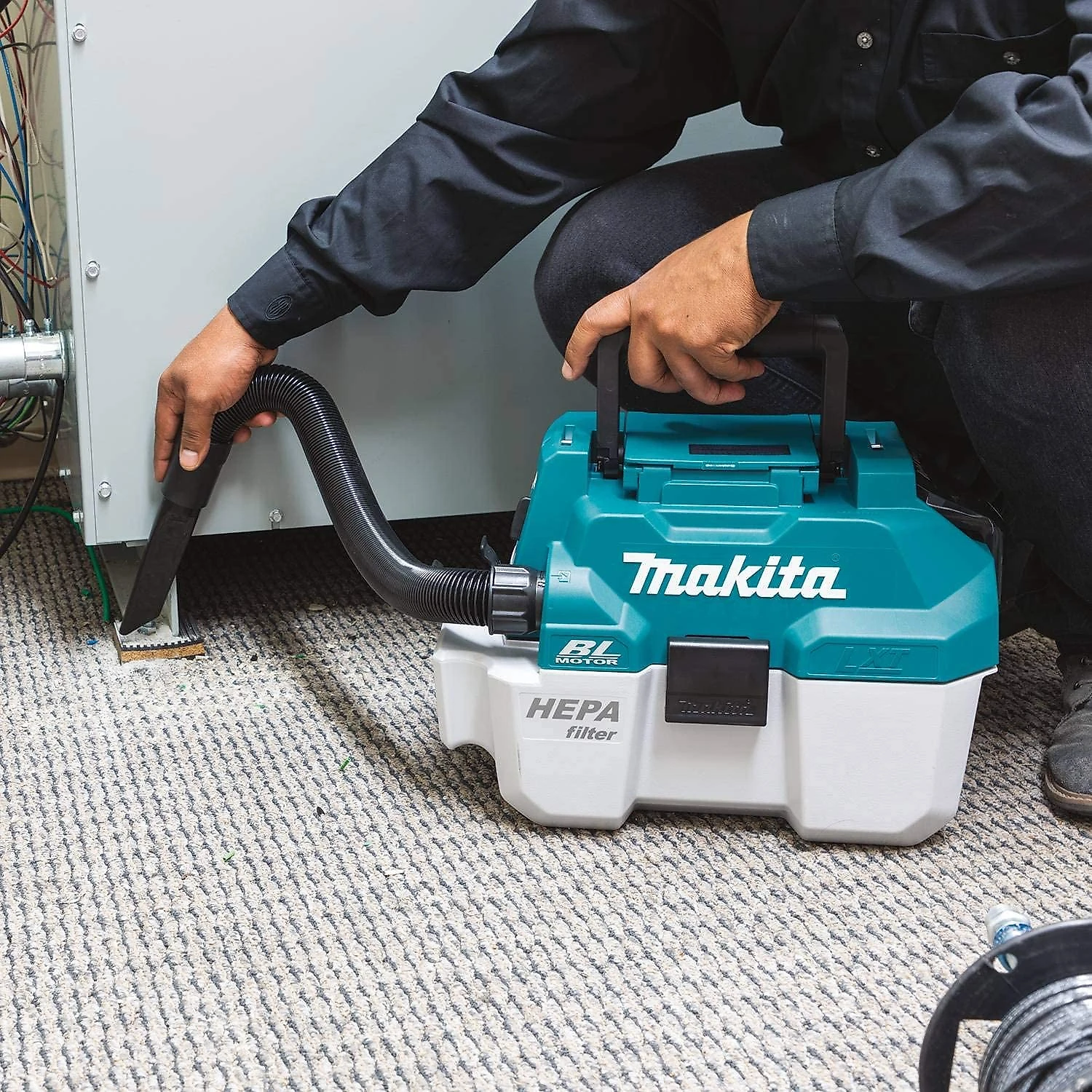 Makita XCV11Z Aspirador de Pó Seco e Úmido 7L 4 Pico HP com E xtensores 110V Verde