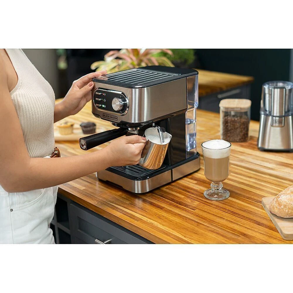 Cafeteira espresso black+decker ce1100g gourmand gris 1100w multifunções 1,5l inox 220