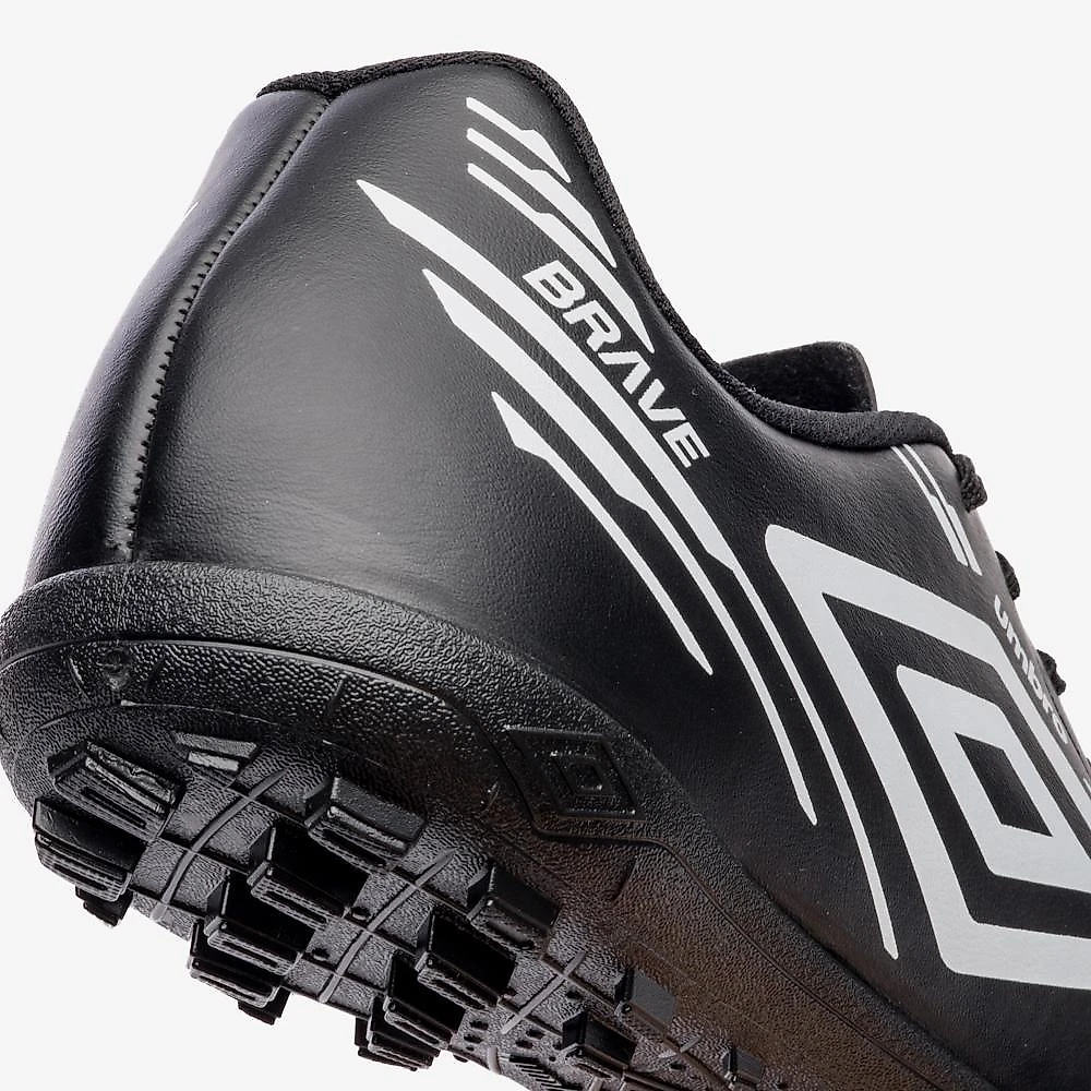 Chuteira society umbro brave 39