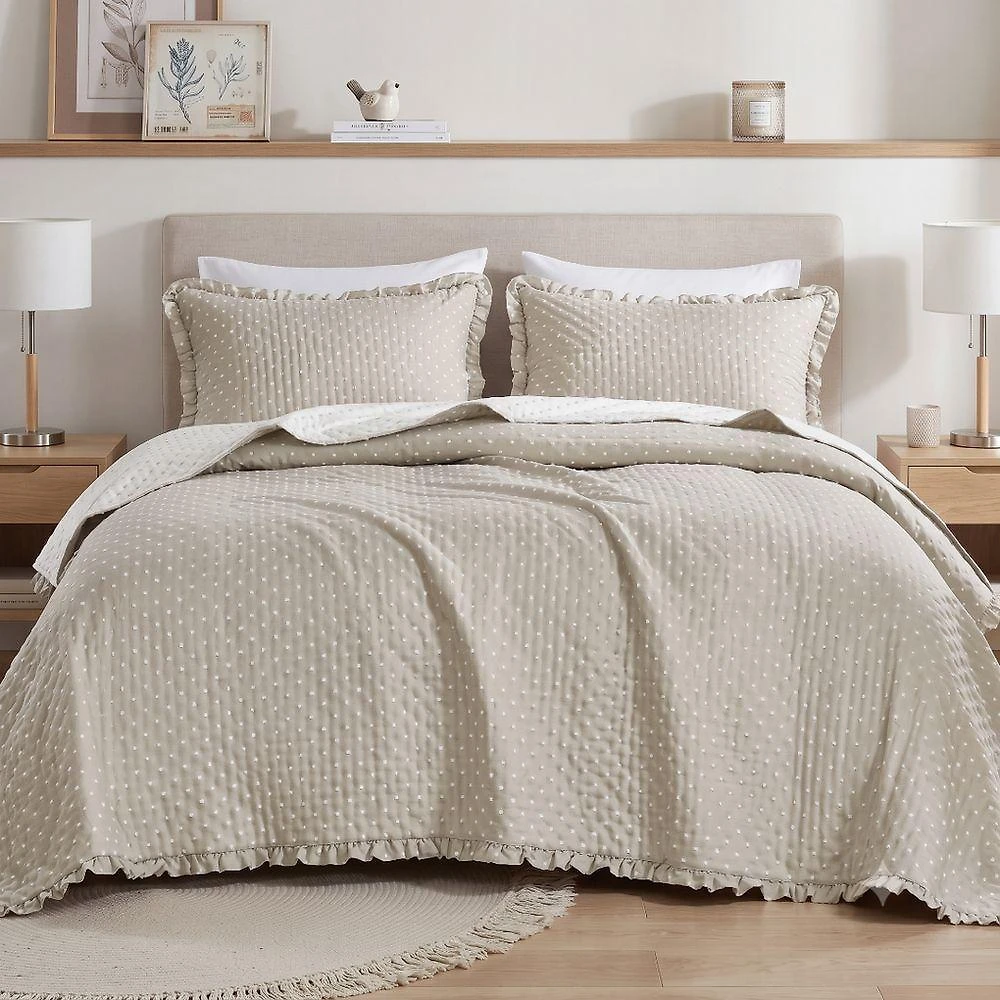 Colcha Casal Charlotte 100% Poliéster Macia com Babados Bege Corttex 220CM X 240CM