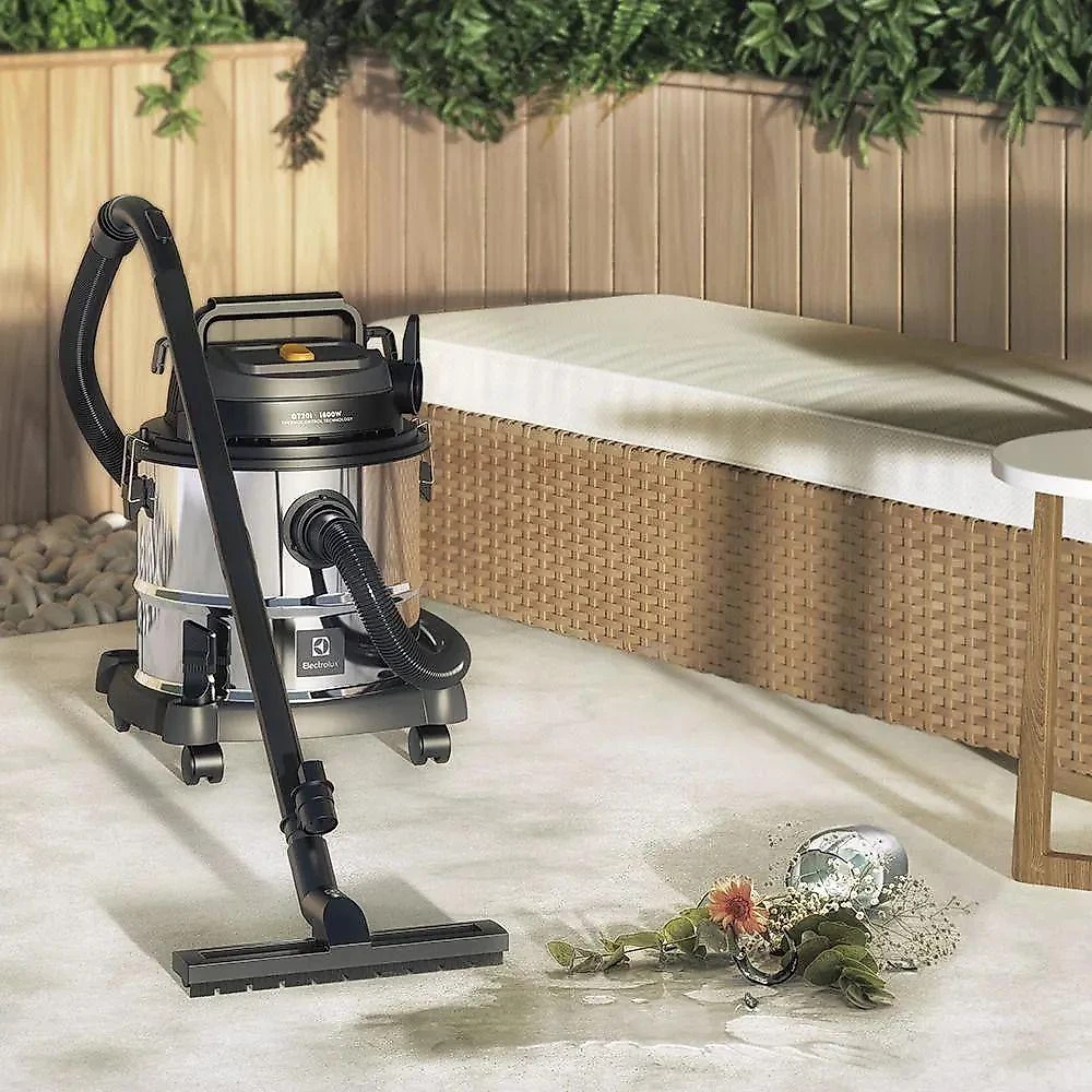 Aspirador De Pó E Água GT12I Inox 12 Litros Electrolux 220V