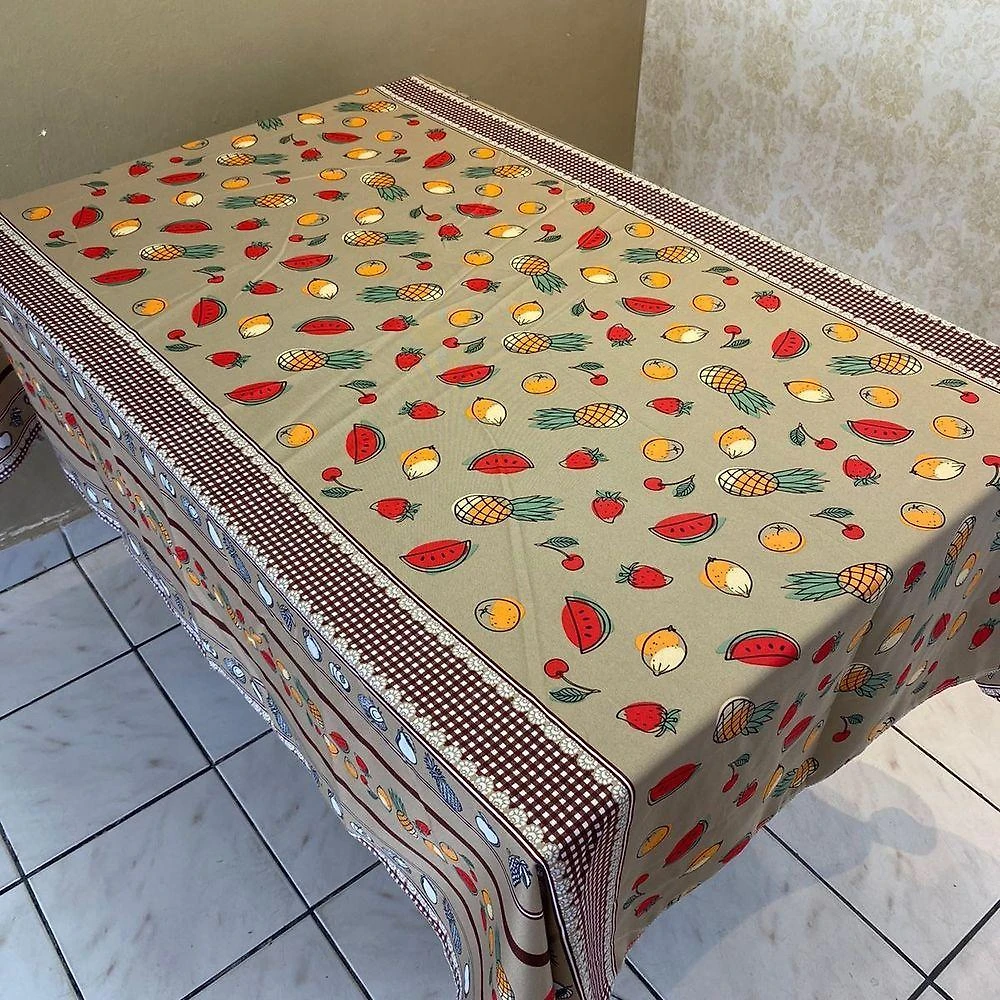 Toalha de Mesa Natalina Frutas Oxford 1,50X2,00 para 6 Lugares Vermelho Panos do Lar