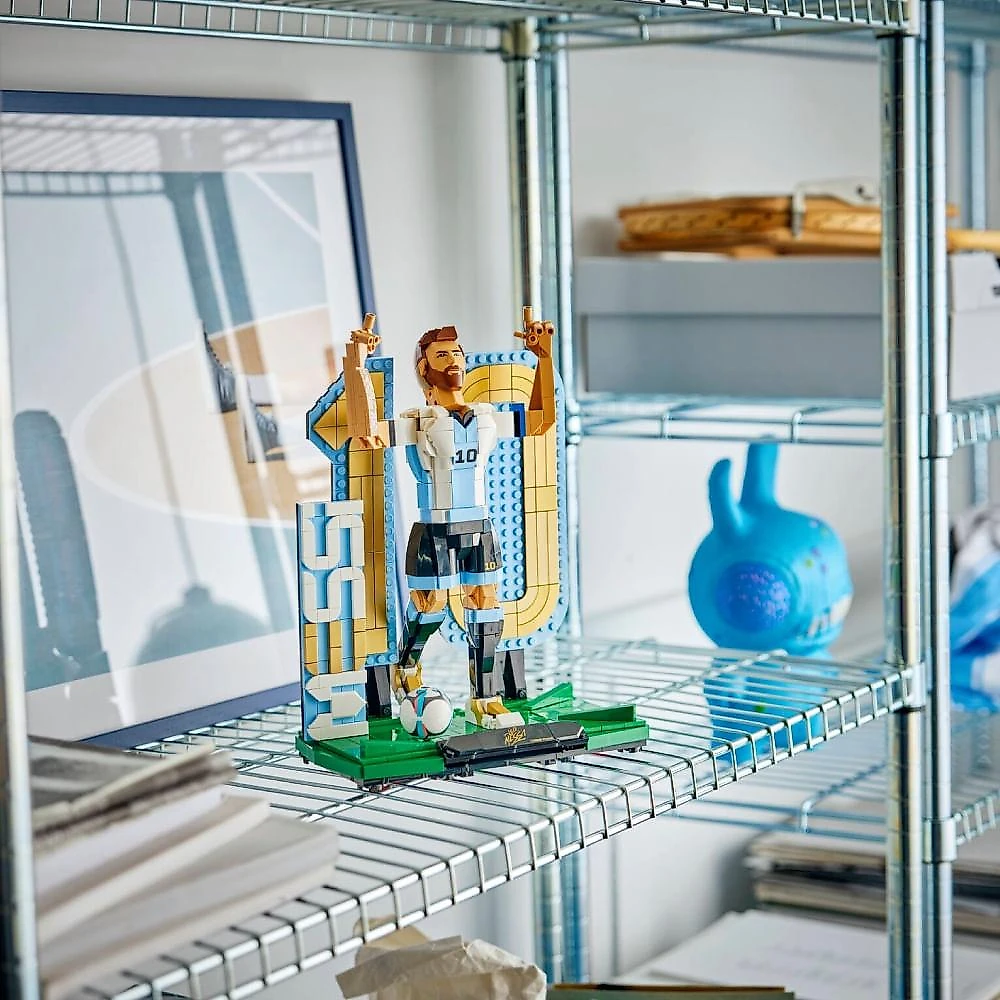 Lego® editions - lenda do futebol: lionel messi azul